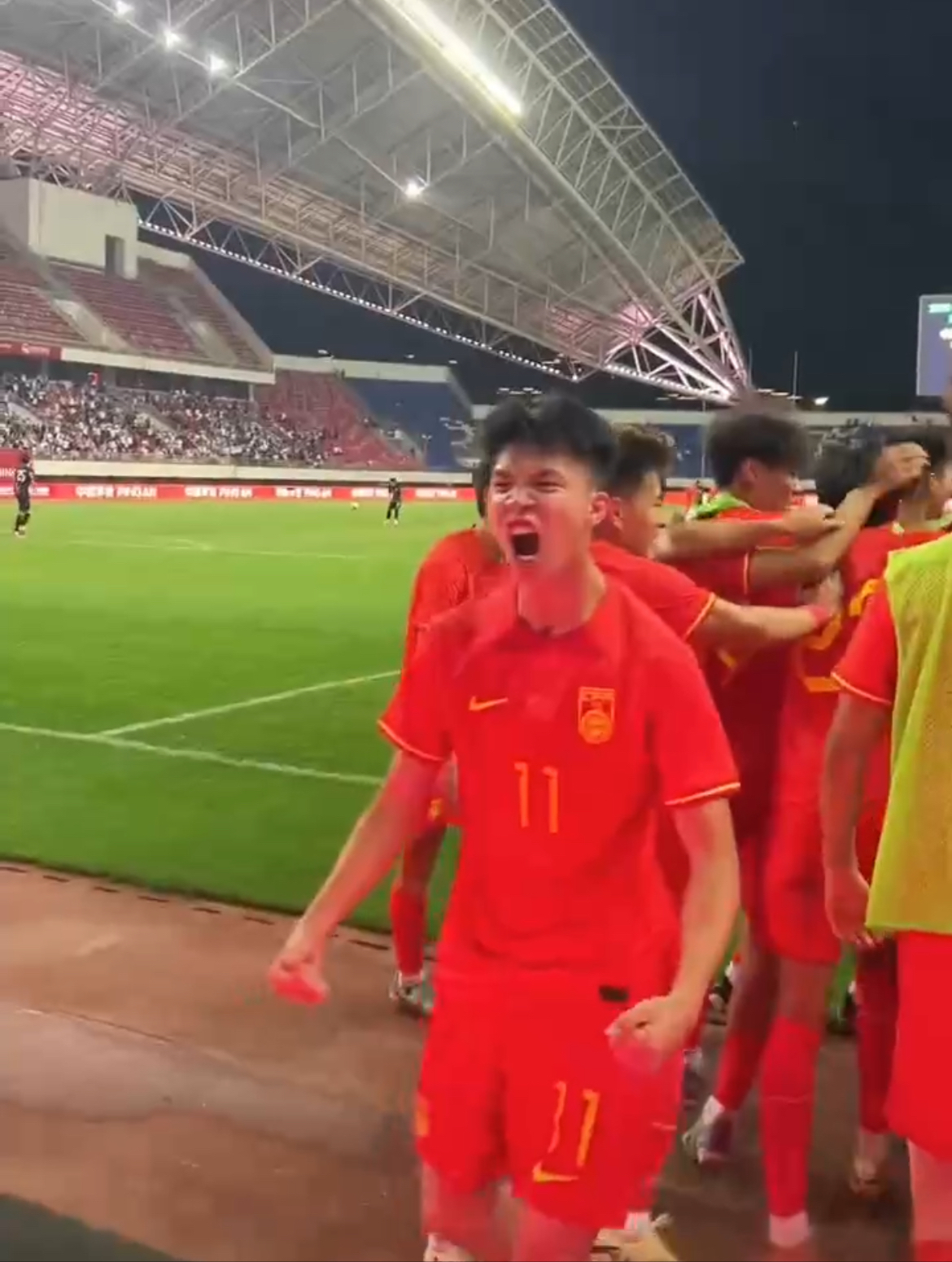 包含不容易！选手战胜强敌终获首胜的词条