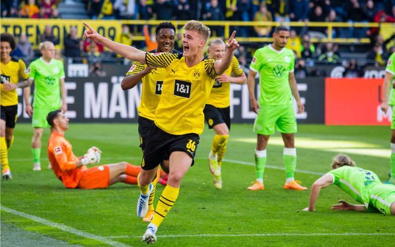 包含多特蒙德在客场逆袭取胜积分上升的词条