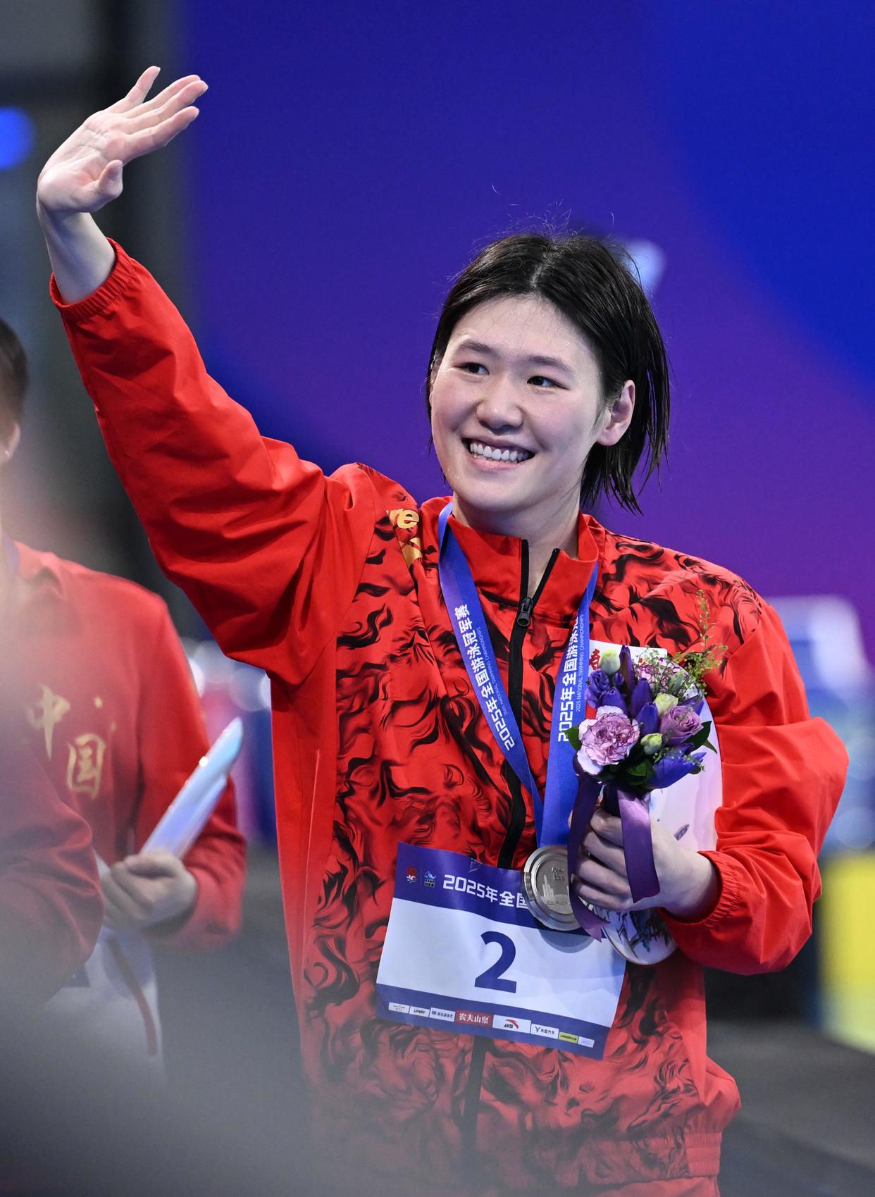 女子游泳：中国新秀突破个人记录夺冠的简单介绍