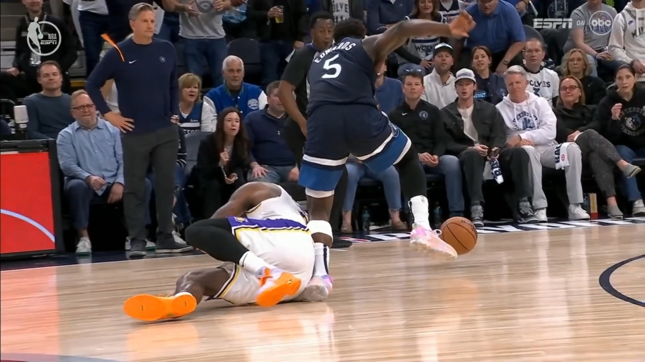 篮球巨星詹姆斯受伤，恐缺席季后赛的简单介绍