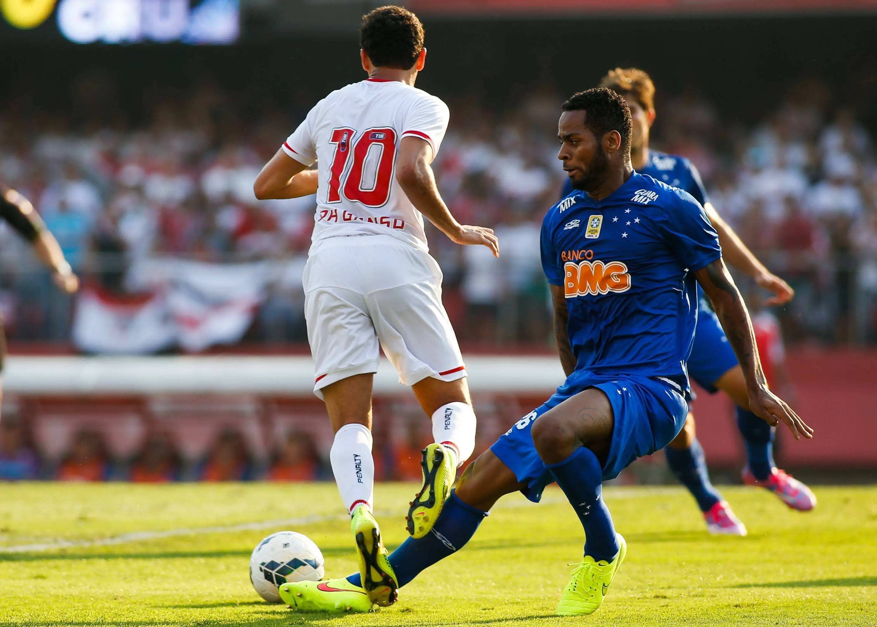 足球之巅的强队交手将擦出火花