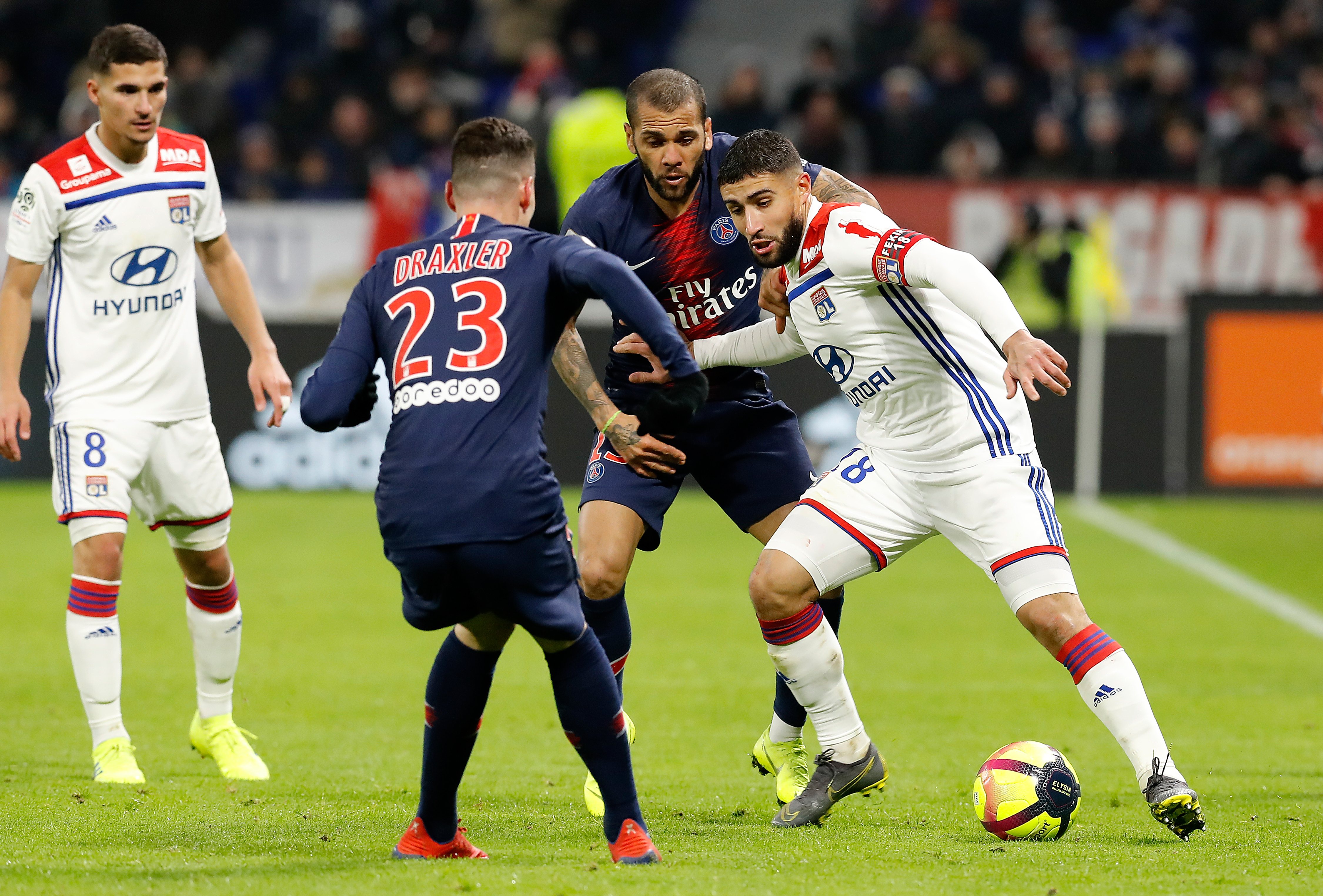 法甲战局激烈！巴黎对阵里昂，谁能胜出的简单介绍