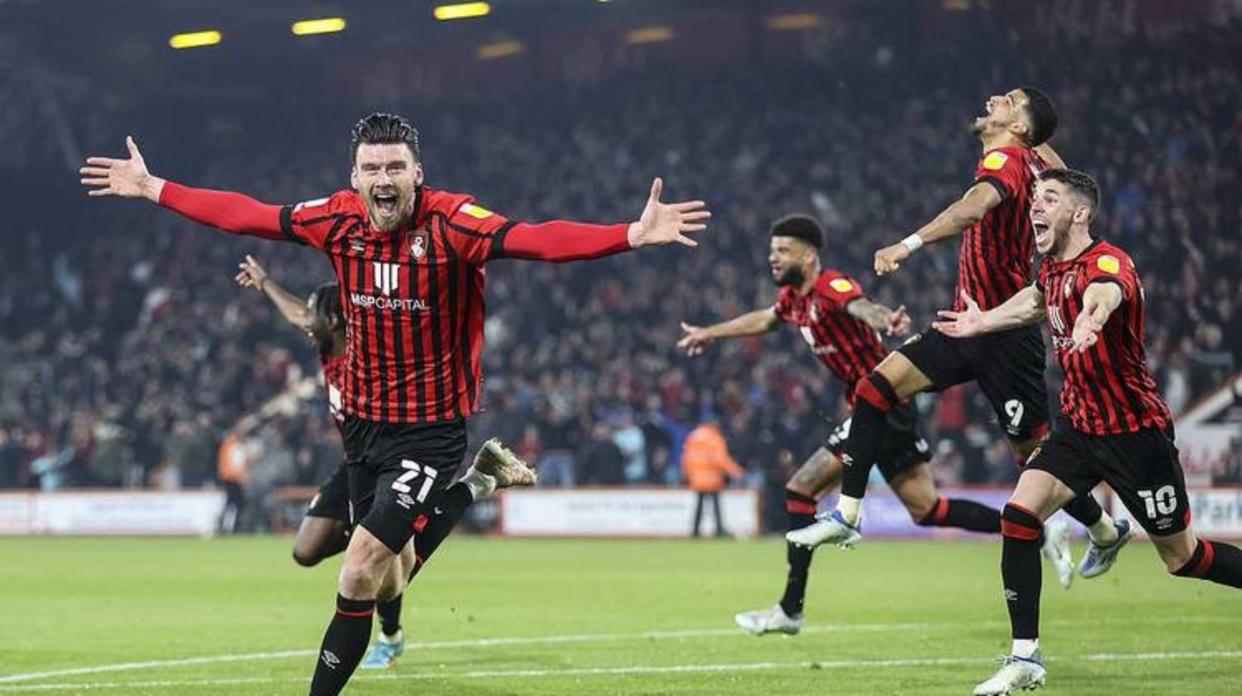 西班牙险胜科索沃，欧预赛小组领跑，职业生涯第球的简单介绍